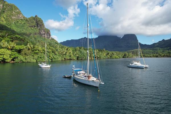 2 nuits insolites & 1 excursion voile à bord du voilier Mori Ora, Reserva ahora Barco Orufara Moorea