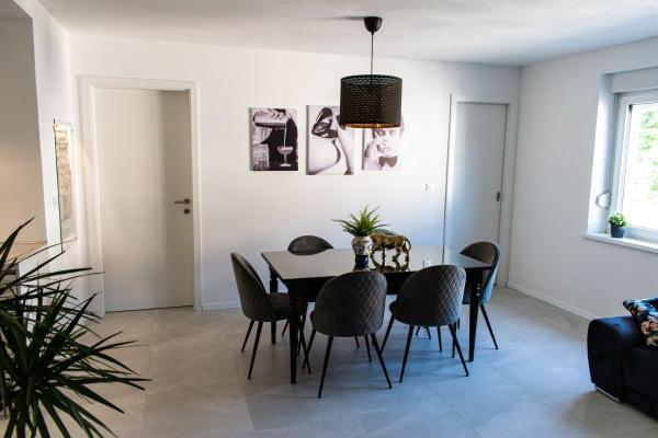 Apartmaji na placu, Buchen Sie Ferienwohnung Renče Slowenien