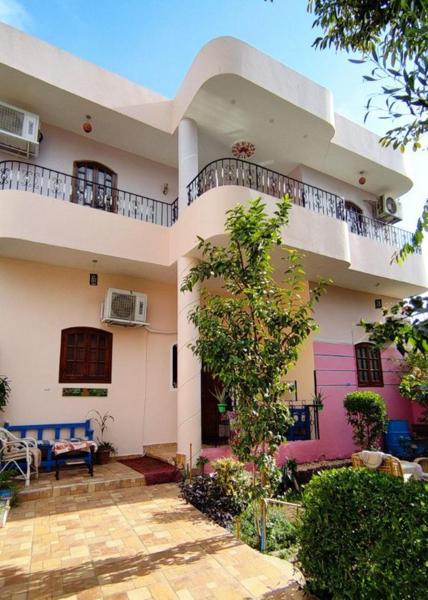 Isis Flats, Reserva ahora Apartamento Hoteles en Quena con aparcamiento, Aparcamiento
