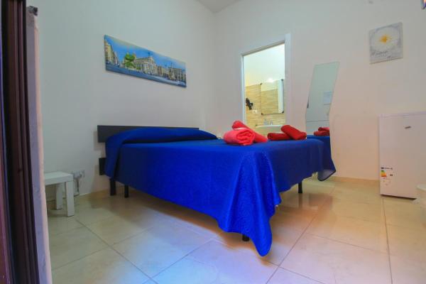 BED&FLY NEAR AIRPORT FONTANAROSSA BAGNO PRIVATO In CAMERA, Buchen Sie Bed & Breakfast Catania Sizilien