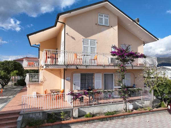 agriturismo nonna merj, Buchen Sie Bauernhof Albenga Palmenriviera