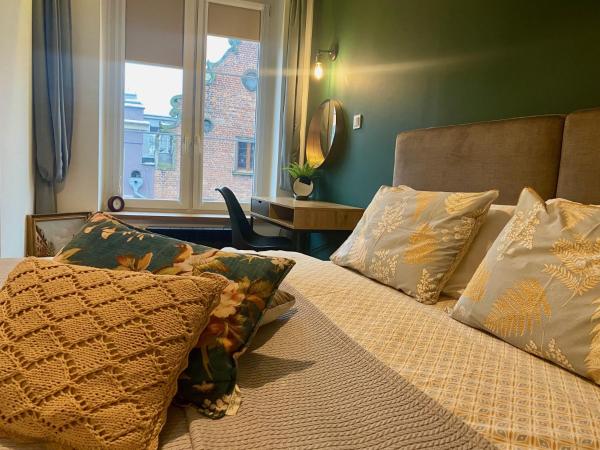 Apartament ZIELONY lub BURSZTYNOWY z parkingiem Stare Miasto Gdańsk, Buchen Sie Ferienwohnung Günstige Hotels in Danzig