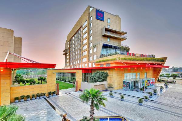Radisson RED Chandigarh Mohali, Réserver Hôtel Hôtels à Mohali avec piscine, Piscine