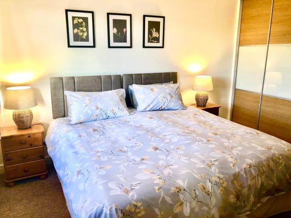 Wisteria Cottages are self catering cottages in a beautiful village location, Buchen Sie Ferienwohnung Dorrington Shropshire