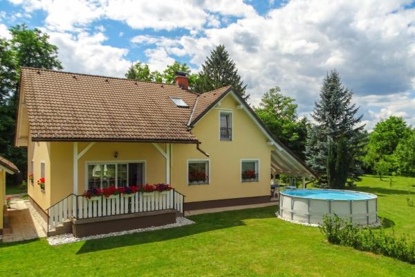 Villa Cujez With Sauna And Pool - Happy Rentals, Prenota Villa Hotel a Savinjska con parcheggio, Parcheggio