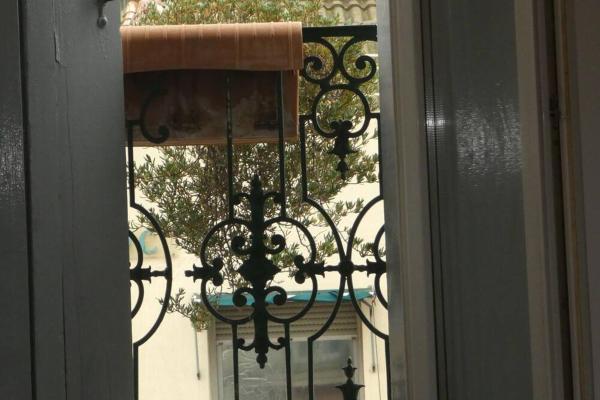 eTANIT ! Béziers Plein Centre - 1mn Du Bus, De la Gare du Train et liaison Aéroport -Chambres Climatisées -Spacieuses Amenagees pour Singles, Couple, et ou Familles -Parking a vélos -Consigne, Réserver Hôtel Béziers Hérault