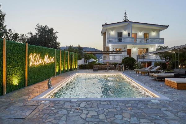 Villa Mairi - Unique in Attica with 2 Pools, Indoor and Outdoor, Prenota Appartamento Salamis Island 