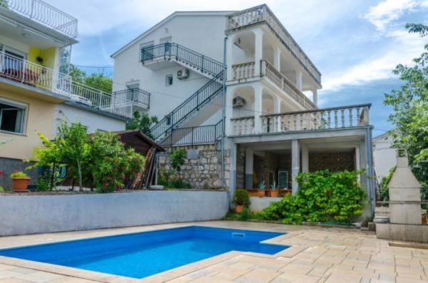 Apartments in Dramalj 41214, Buchen Sie Ferienwohnung Hotels mit Pool in Kvarner-Bucht, Schwimmbad