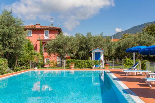 Case Rosse Suite, Prenota Appartamento Hotel con piscina a Seravezza, Piscina