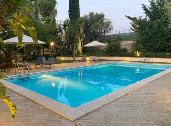 Villa Flora, Buchen Sie Villa Hotels mit Pool in Sizilien, Schwimmbad