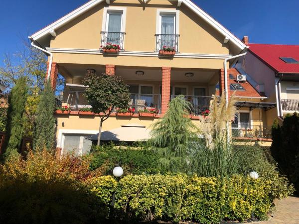 Galéria Apartmanház, Buchen Sie Ferienwohnung Hotels in Part mit Parkplatz, Parkplätze