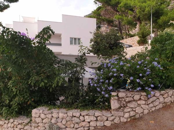 Villa Lasta, Buchen Sie Villa Hotels in Gespanschaft Split-Dalmatien mit Parkplatz, Parkplätze