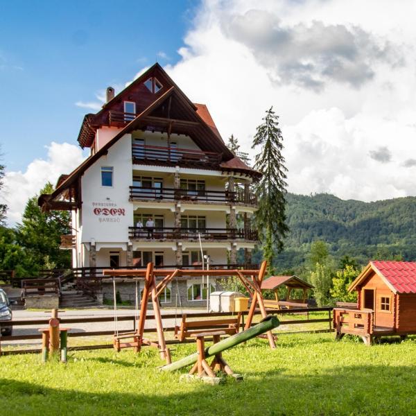 Pensiunea Eden, Prenota Bed & breakfast Hotel a Transilvania con parcheggio, Parcheggio
