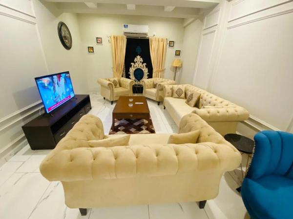 Holidazzle Serviced Apartments Bahria Town, Prenota Appartamento Hotel con piscina a Islamabad, Piscina