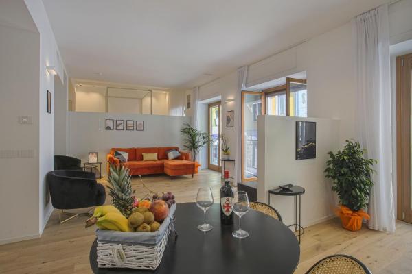 Milan Chic Luxury Apartments - Hosted by Sweetstay, Book Apartment Milan Lombardy