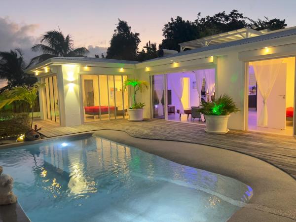 Villa Amaryllis luxueuse,piscine,vue mer,plage, Prenota Villa Hotel con piscina a Fort-de-France, Piscina