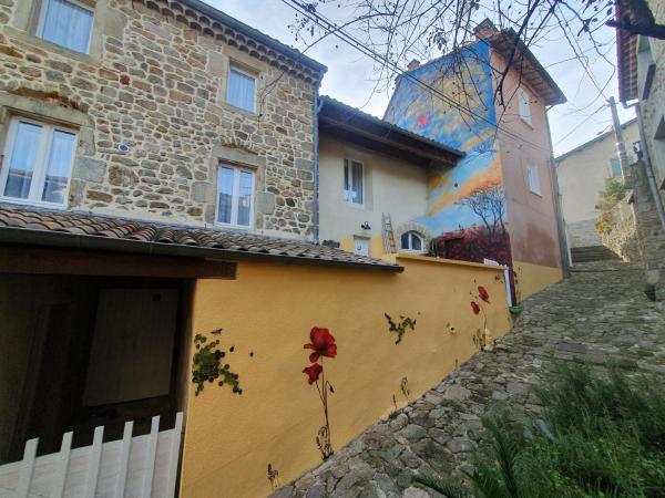 AUBENAS Vals les Bains Maison de vacances privative Bensylv 4 adultes et 2 enfants 3 nuits minimums, Prenota Casa vacanze Hotel SPA a Alvernia, SPA