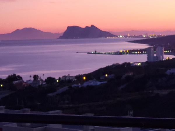 Manilva Townhouse with spectacular views of Gibraltar, Prenota Villa Hotel a Costa del Sol con piscina, Piscina