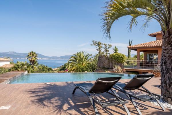 Caonia - Pool with sea view Beach - by TGB, Réserver Villa Pietrosella 