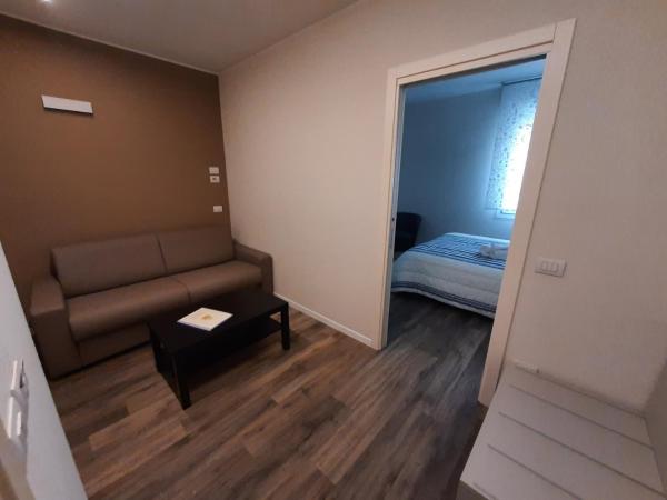 STOP&GO Suites and Apartments, Buchen Sie Ferienwohnung Hotels in Formigine mit Parkplatz, Parkplätze
