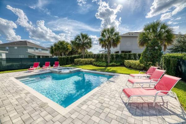 Spacious 8 BDR Family Home with Arcades and Free Pool Heat, Buchen Sie Ferienhaus Villen in Florida, Villa
