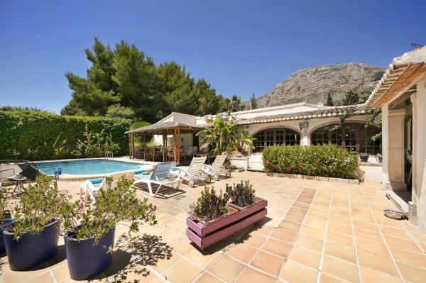 Villa Ria by Villa Plus, Book Villa Montgo Valencia Community