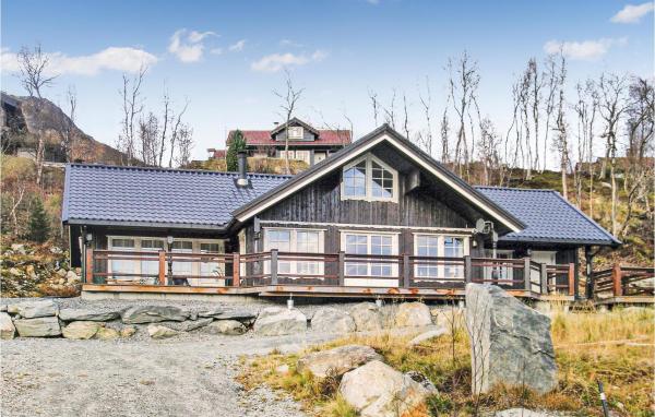 Stunning Home In Straumgjerde With House A Mountain View, Buchen Sie Ferienhaus Villen in Bjordal, Villa