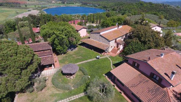 Agriturismo Poggio Corbello, Buchen Sie Bauernhof Hotels in La Pesta mit Pool, Schwimmbad