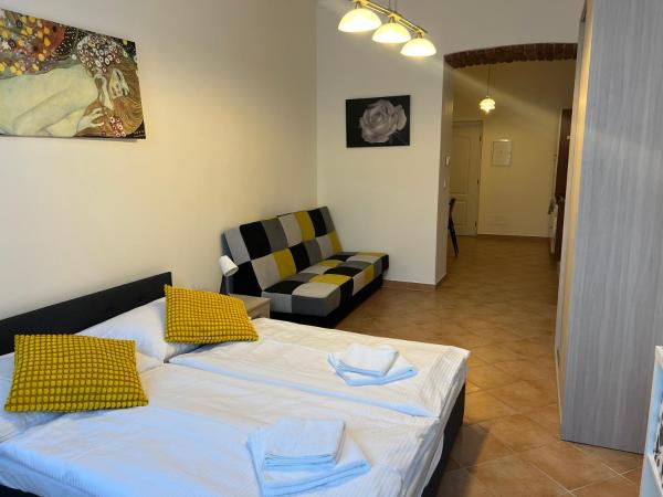 Atlante Residence Ai Due Mondi, Prenota Hotel Hotel a Praga con parcheggio, vicino a Villa Bertramka, Parcheggio