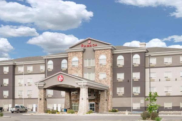 Ramada by Wyndham Olds, Buchen Sie Hotel Hotels mit Pool in Alberta, Schwimmbad