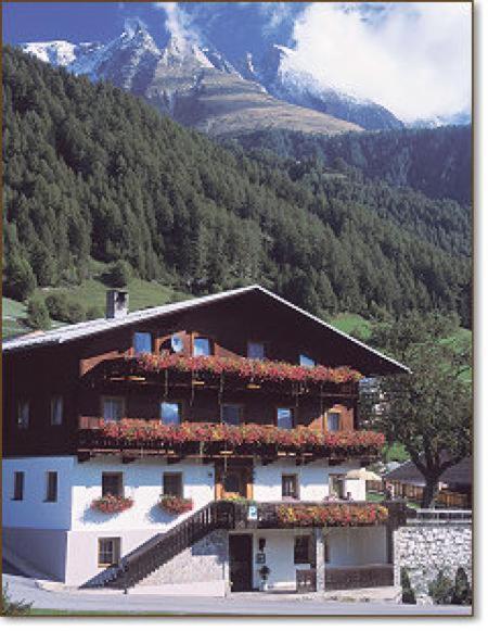 Frühstückspension Alpenhof, Prenota  Hotel a Tirolo con parcheggio, Parcheggio