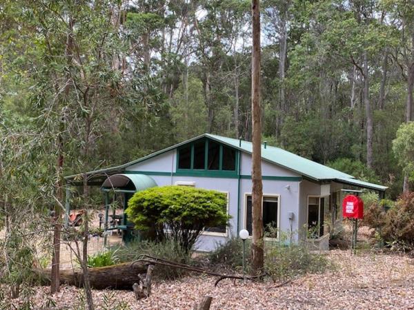 Harmony Forest Cottages & Lake side Lodge, Buchen Sie Resort Margaret River Geographe Bay