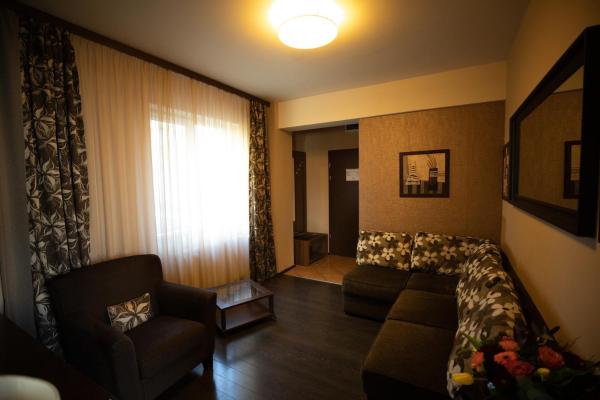 Check Inn Hotel