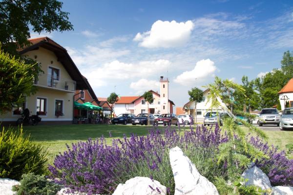 Guest House Pri Treh Lipah, Prenota Affittacamere Hotel economici a Ptuj