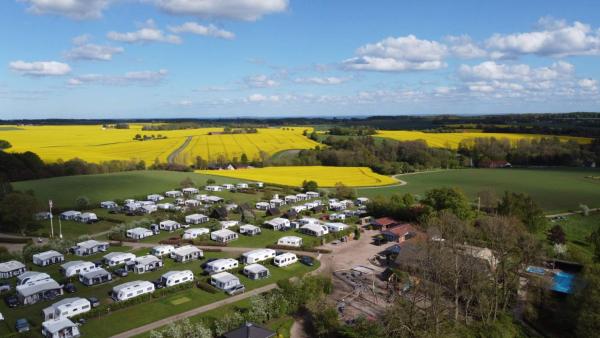 Løgballe Camping & Cottages, Prenota Campeggio  