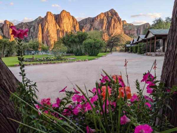 Saguaro Lake Ranch, Prenota Lodge Fountain Hills 