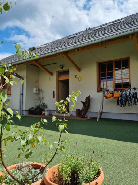 BikeSki family hotel, b&b, apartaments, rooms, Prenota Bed & breakfast Hotel a Savinjska con piscina, Piscina