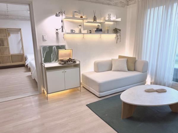 Cozy home Hapjeong Hongdae, parking available, negotiable