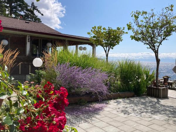 Blitz Beach House Oceanside Suite, Réserver Maison d'hôtes Powell River 