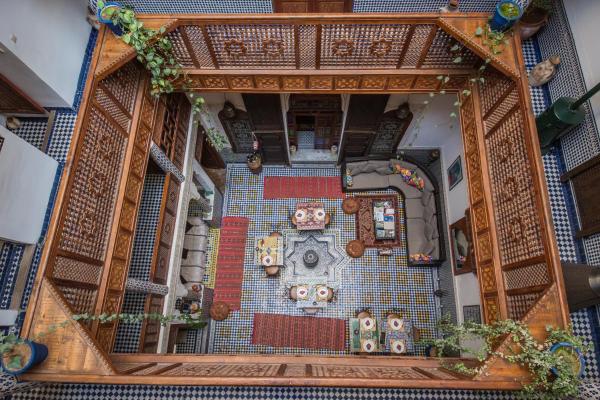Riad LArtiste