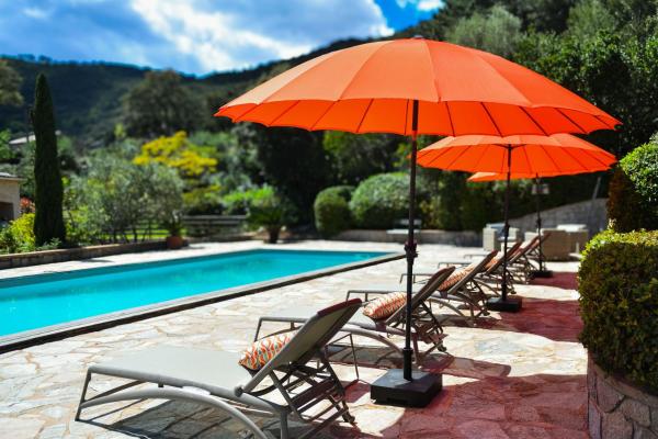 Villa avec piscine dans un village - superbe vue montagne -5 minutes de la plage, Prenota Villa Hotel con piscina a Corsica, Piscina