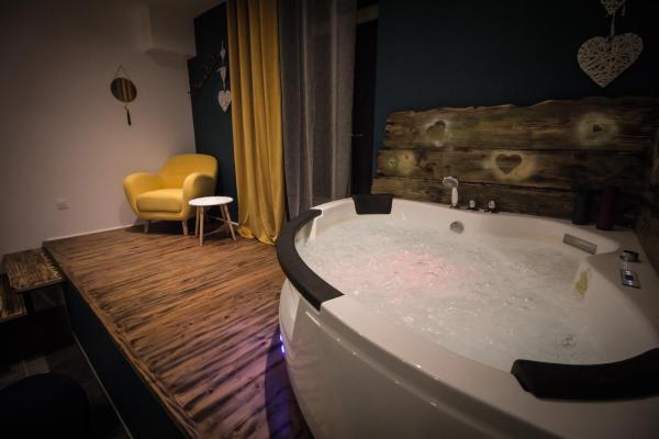 ** Au Canal du Midi - JACCUZZI & luxueux appartements **, Réserver Appartement Hôtels pas chers à Carcassonne