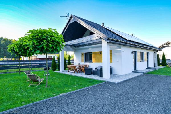 Domki Pod Skarpą Zator, Buchen Sie Ferienwohnung Hotels in Kleinpolen mit Parkplatz, Parkplätze
