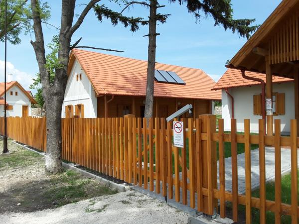 Bak Vendéglő faházak, Réserver Auberge de jeunesse Auberges de Jeunesse à Central Transdanubia, Auberge de jeunesse