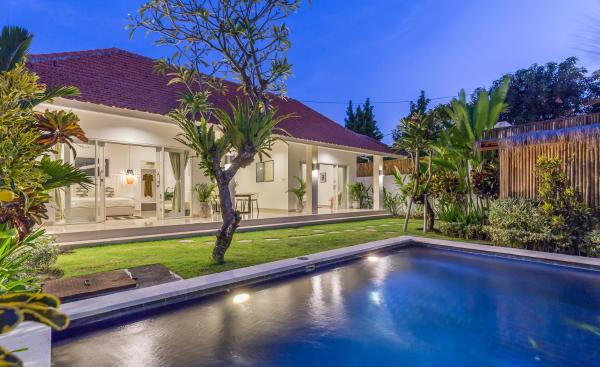 Villa Made Umalas 2Br with Private Pool, Buchen Sie Villa Ferienhäuser in Bali, Cottage