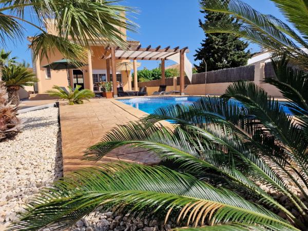Riumar "Agostino", 300m to beach, private pool, On-Site-Service, dog beach, Buchen Sie Hotel Hotels in Baix Ebre mit Pool, Schwimmbad