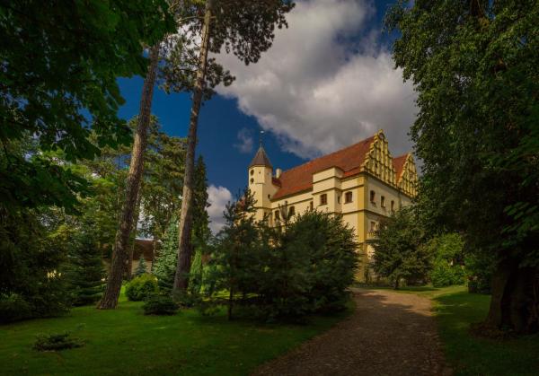 Zamek w Czernej, Prenota Bed & breakfast Hotel a Lebus con piscina, Piscina