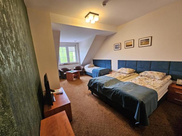 Pensjonat Leśny Dworek SPA & Garden Uzdrowisko wśród Natury, Buchen Sie Privatzimmer Hotels in Heiligkreuz mit Pool, Schwimmbad