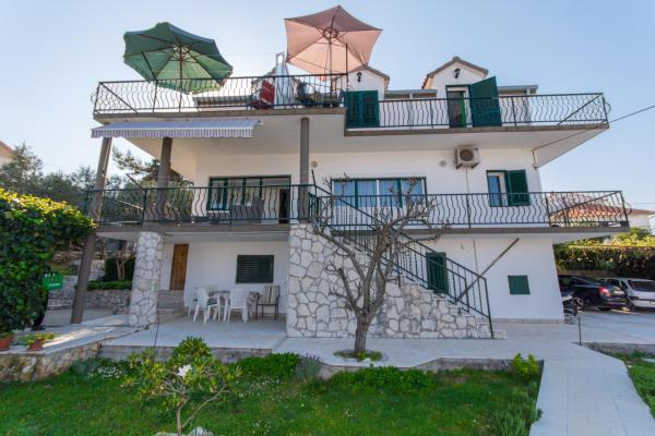 Apartments by the sea Slatine, Ciovo - 1126, Buchen Sie Ferienwohnung Hotels in Gespanschaft Split-Dalmatien mit Parkplatz, Parkplätze