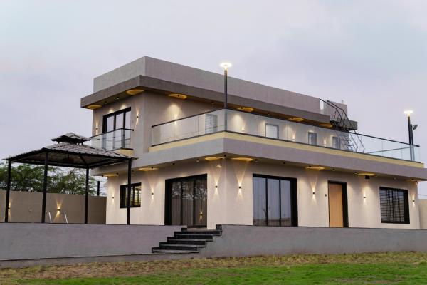 Regency Farm House With Pvt Swimming Pool Surat, Prenota Casa vacanze Surat 